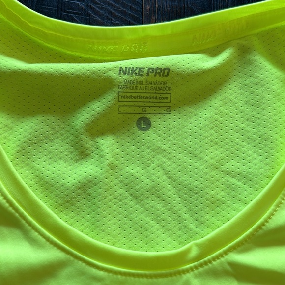 NWT Nike Pro Dri-Fit Short Sleeve Top - Picture 3 of 4